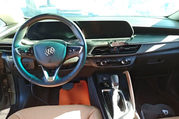Used Buick GL6 2021 323T Mild Hybrid Connect Luxury Model Center Console