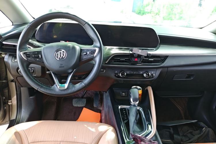 Used Buick GL6 2021 323T Mild Hybrid Connect Luxury Model Center Console