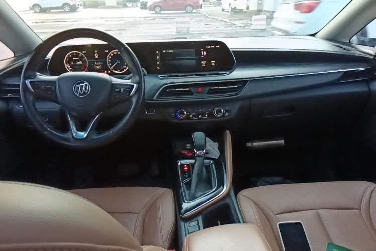 Used Buick GL6 2021 323T Mild Hybrid Connect Luxury Model Center Console