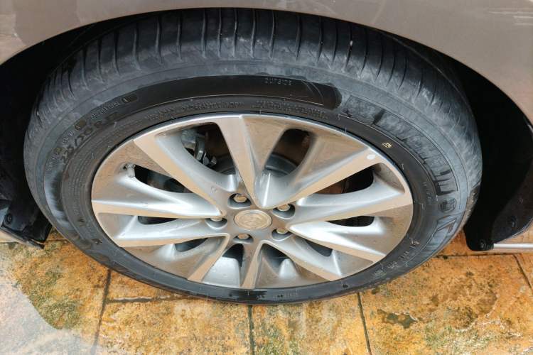 Used Buick GL6 2021 323T Mild Hybrid Connect Luxury Model Left Front Wheel Hub