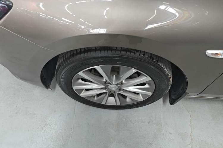 Used Buick GL6 2021 323T Mild Hybrid Connect Luxury Model Left Front Wheel Hub