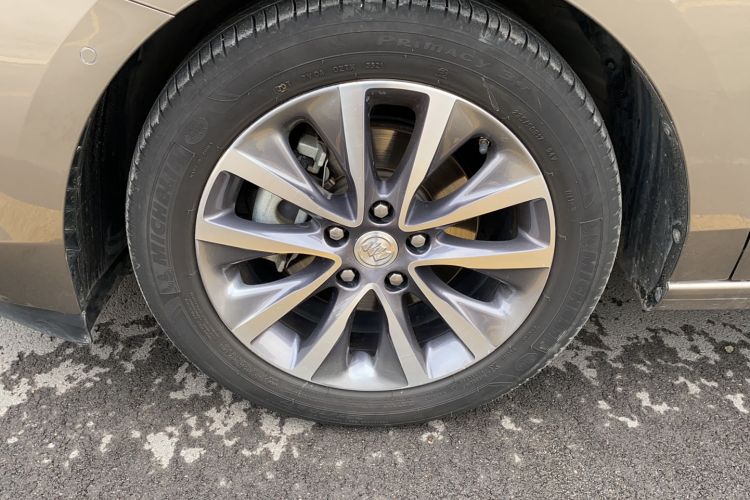 Used Buick GL6 2021 323T Mild Hybrid Connect Prestige Model Left Front Wheel Hub