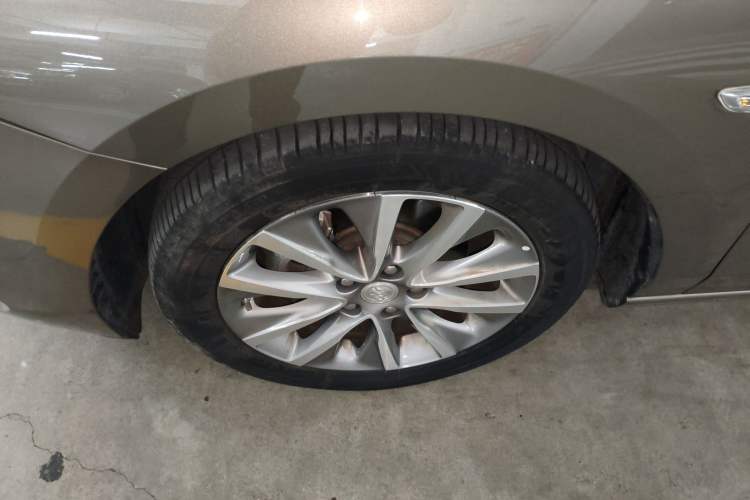 Used Buick GL6 2021 323T Mild Hybrid Connect Luxury Model Left Front Wheel Hub