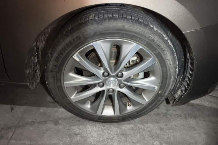 Used Buick GL6 2021 323T Mild Hybrid Connect Luxury Model Right Front Wheel Hub