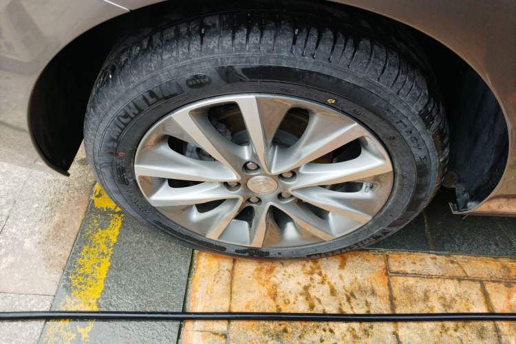 Used Buick GL6 2021 323T Mild Hybrid Connect Luxury Model Right Rear Wheel Hub