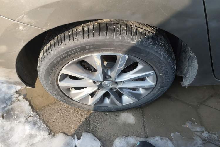 Used Buick GL6 2021 323T Mild Hybrid Connect Luxury Model Right Rear Wheel Hub