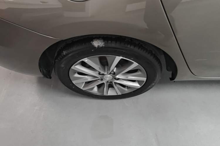 Used Buick GL6 2021 323T Mild Hybrid Connect Luxury Model Right Rear Wheel Hub