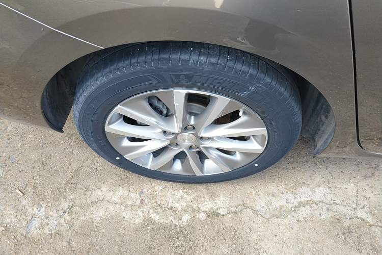 Used Buick GL6 2021 323T Mild Hybrid Connect Luxury Model Right Rear Wheel Hub