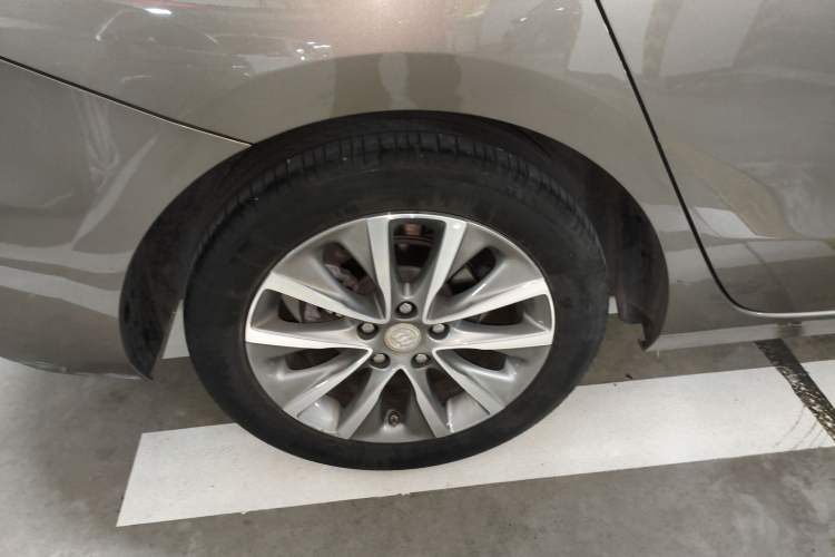 Used Buick GL6 2021 323T Mild Hybrid Connect Luxury Model Right Rear Wheel Hub