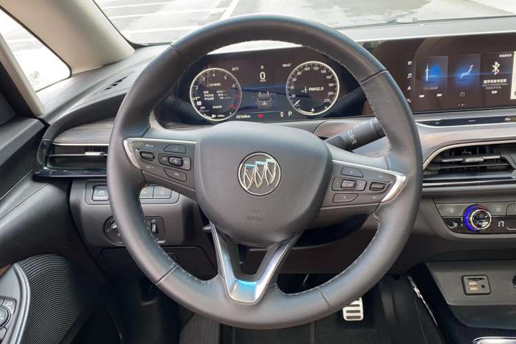 Used Buick GL6 2021 323T Mild Hybrid Connect Prestige Model Steering Wheel