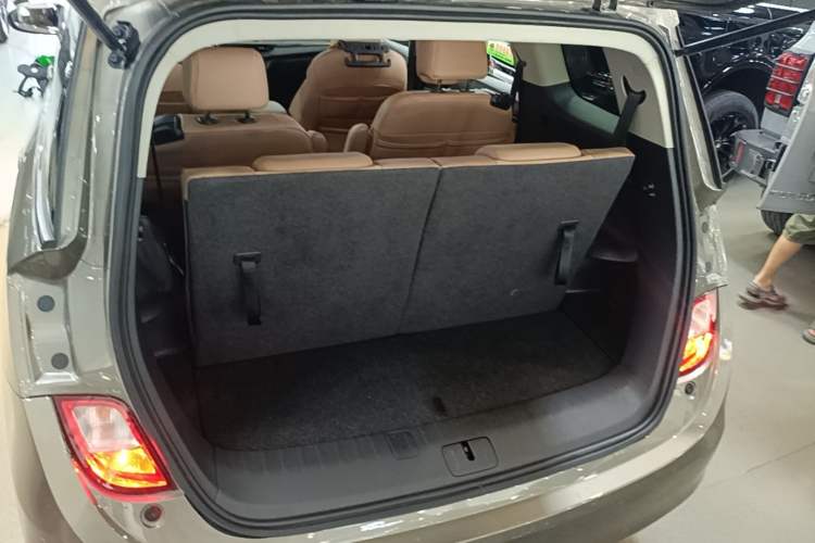 Used Buick GL6 2021 323T Mild Hybrid Connect Luxury Model Trunk