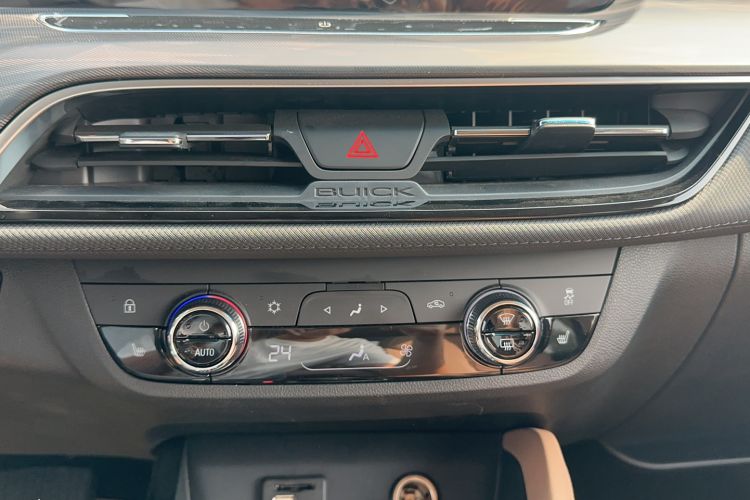 Used Buick GL6 2021 323T Mild Hybrid Connect Luxury Model Audio And AC Panel