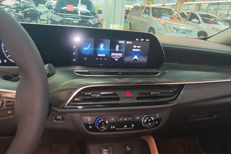 Used Buick GL6 2021 323T Mild Hybrid Connect Luxury Model Audio And AC Panel