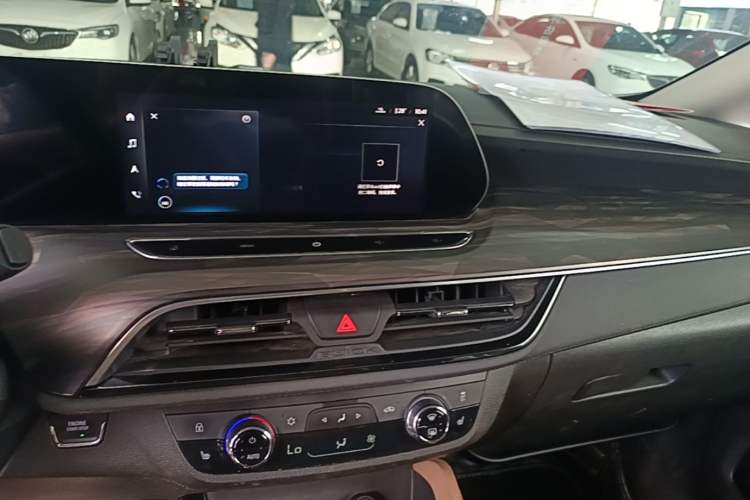 Used Buick GL6 2021 323T Mild Hybrid Connect Luxury Model Audio And AC Panel