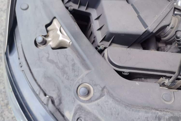Used Buick GL6 2021 323T Mild Hybrid Connect Luxury Model Engine Bay Right
