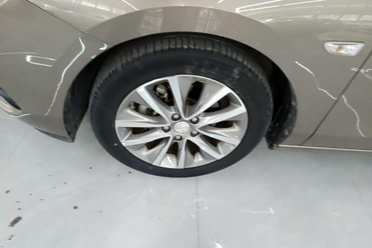 Used Buick GL6 2021 323T Mild Hybrid Connect Luxury Model Left Front Wheel Hub