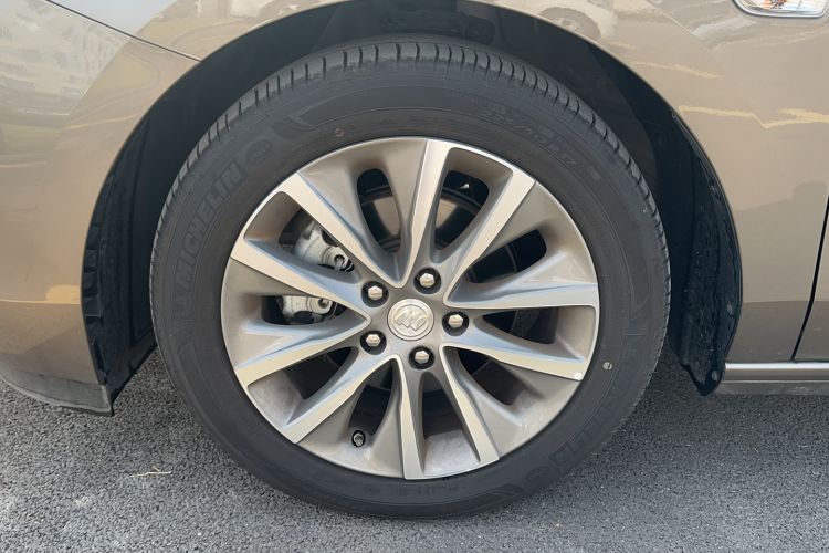 Used Buick GL6 2021 323T Mild Hybrid Connect Luxury Model Left Front Wheel Hub
