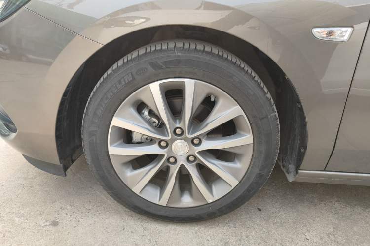 Used Buick GL6 2021 323T Mild Hybrid Connect Luxury Model Left Front Wheel Hub
