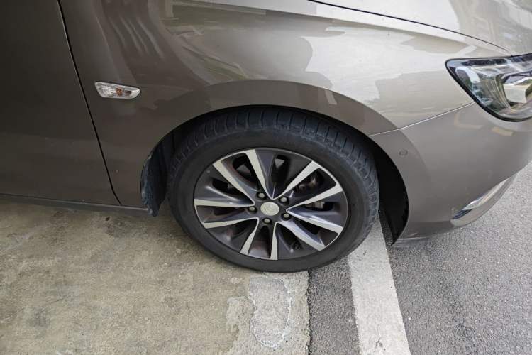 Used Buick GL6 2021 323T Mild Hybrid Connect Prestige Model Right Front Wheel Hub