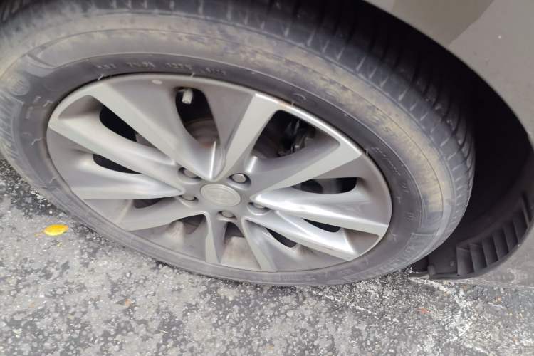 Used Buick GL6 2021 323T Mild Hybrid Connect Luxury Model Right Front Wheel Hub