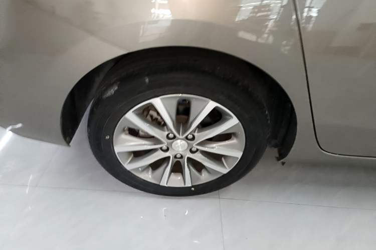 Used Buick GL6 2021 323T Mild Hybrid Connect Luxury Model Right Rear Wheel Hub