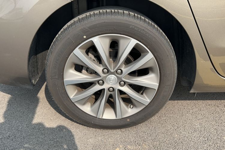 Used Buick GL6 2021 323T Mild Hybrid Connect Luxury Model Right Rear Wheel Hub