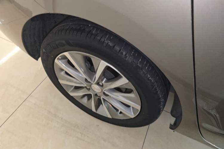 Used Buick GL6 2021 323T Mild Hybrid Connect Luxury Model Right Rear Wheel Hub