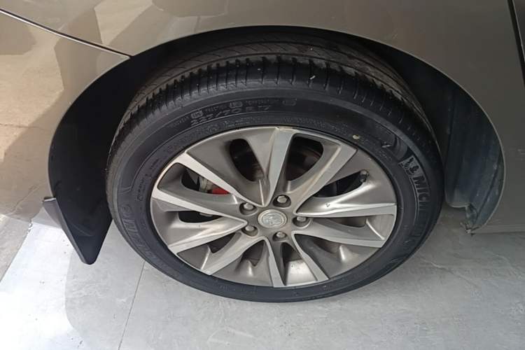 Used Buick GL6 2021 323T Mild Hybrid Connect Luxury Model Right Rear Wheel Hub