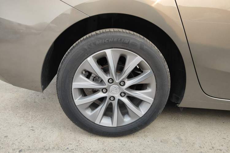 Used Buick GL6 2021 323T Mild Hybrid Connect Luxury Model Right Rear Wheel Hub