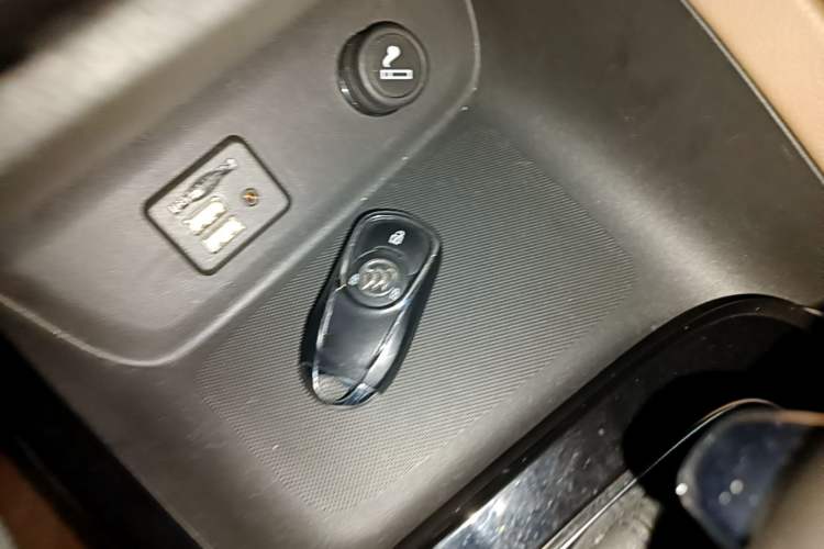 Used Buick GL6 2021 323T Mild Hybrid Connect Luxury Model Vehicle Key