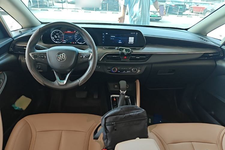 Used Buick GL6 2021 323T Mild Hybrid Connect Prestige Model Center Console