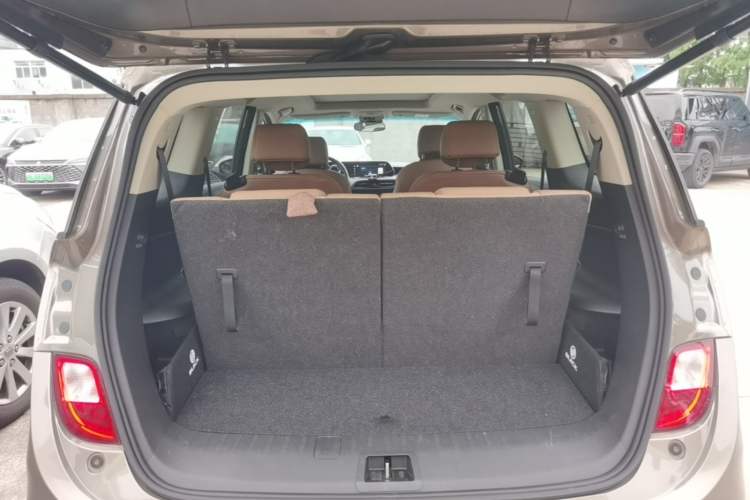 Used Buick GL6 2021 323T Mild Hybrid Connect Prestige Model Trunk