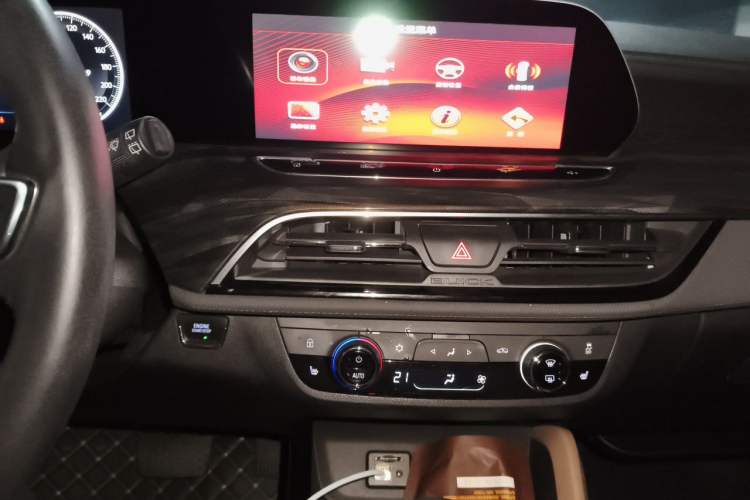 Used Buick GL6 2021 323T Mild Hybrid Connect Prestige Model Audio And AC Panel