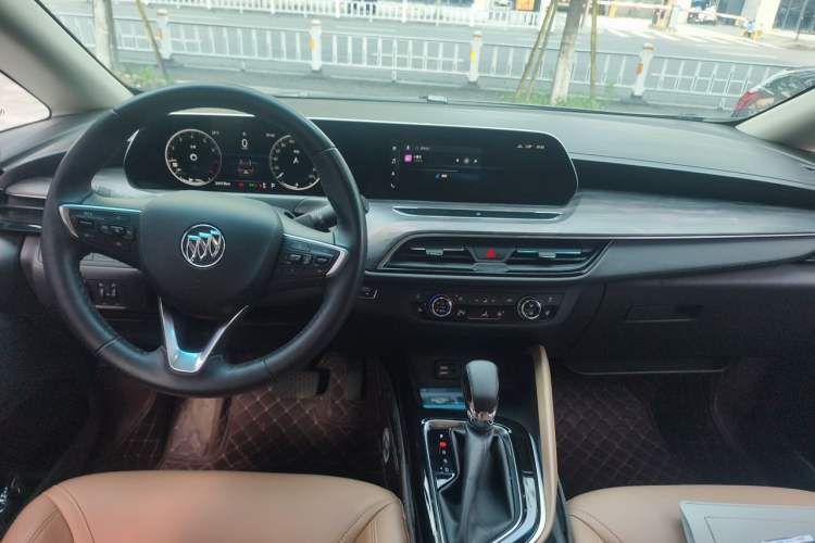 Used Buick GL6 2021 323T Mild Hybrid Connect Prestige Model Center Console