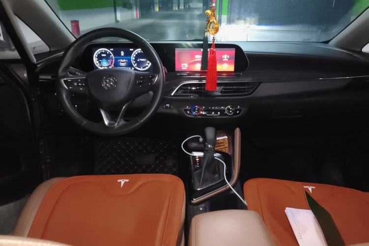 Used Buick GL6 2021 323T Mild Hybrid Connect Prestige Model Center Console