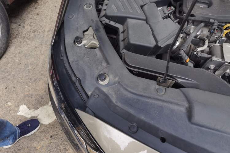 Used Buick GL6 2021 323T Mild Hybrid Connect Luxury Model Engine Bay Right