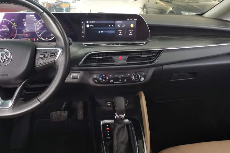 Used Buick GL6 2021 323T Mild Hybrid Connect Luxury Model Audio And AC Panel