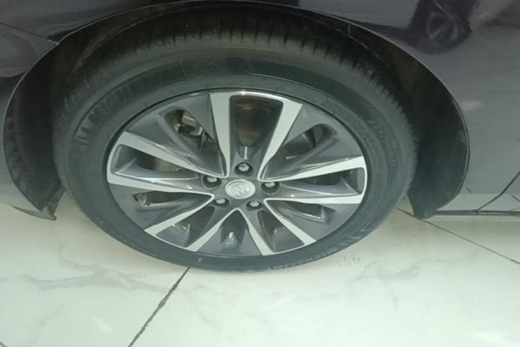 Used Buick GL6 2021 323T Mild Hybrid Connect Prestige Model Left Front Wheel Hub