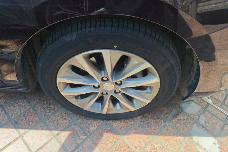 Used Buick GL6 2021 323T Mild Hybrid Connect Luxury Model Right Front Wheel Hub