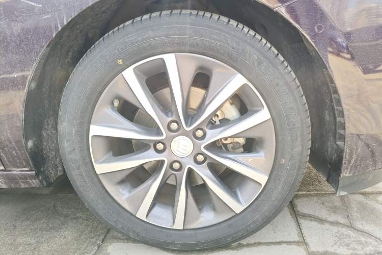 Used Buick GL6 2021 323T Mild Hybrid Connect Prestige Model Right Front Wheel Hub