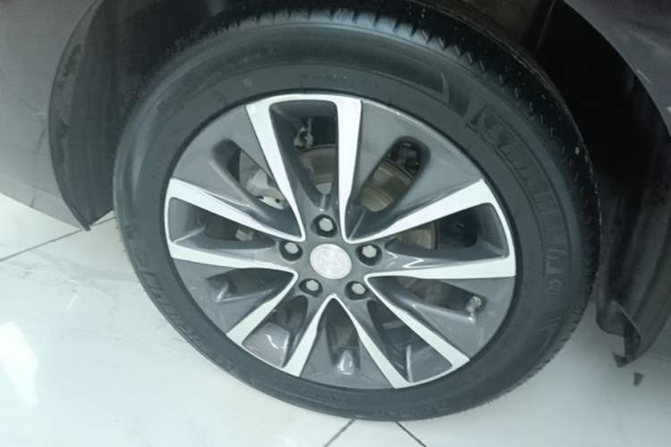 Used Buick GL6 2021 323T Mild Hybrid Connect Prestige Model Right Rear Wheel Hub