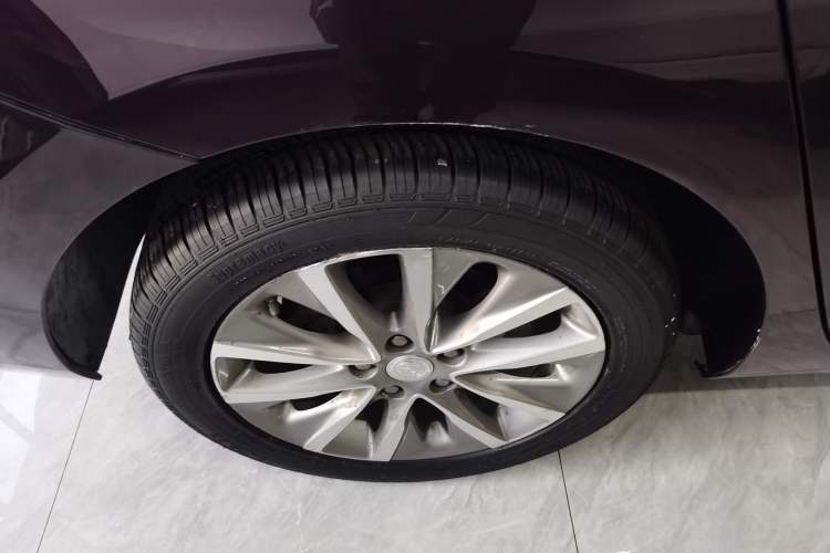 Used Buick GL6 2021 323T Mild Hybrid Connect Luxury Model Right Rear Wheel Hub