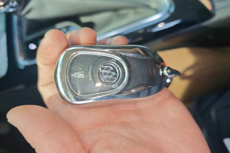 Used Buick GL6 2021 323T Mild Hybrid Connect Luxury Model Vehicle Key