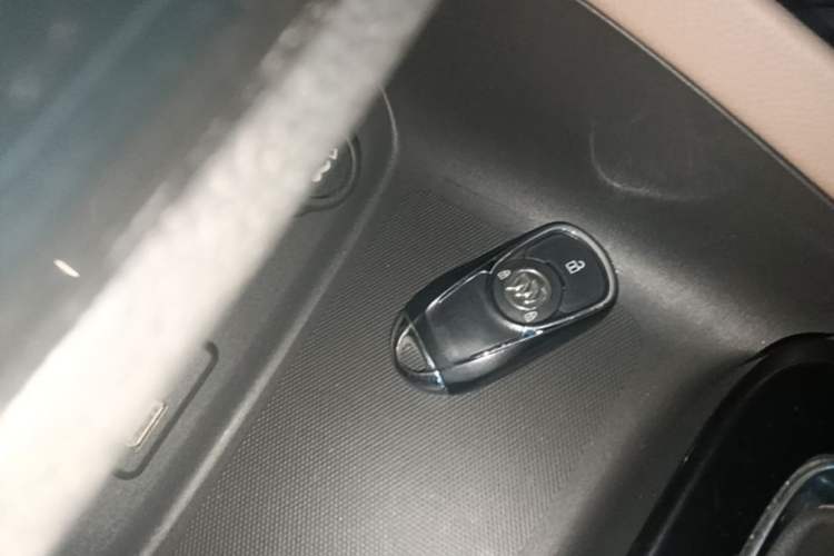 Used Buick GL6 2021 323T Mild Hybrid Connect Prestige Model Vehicle Key