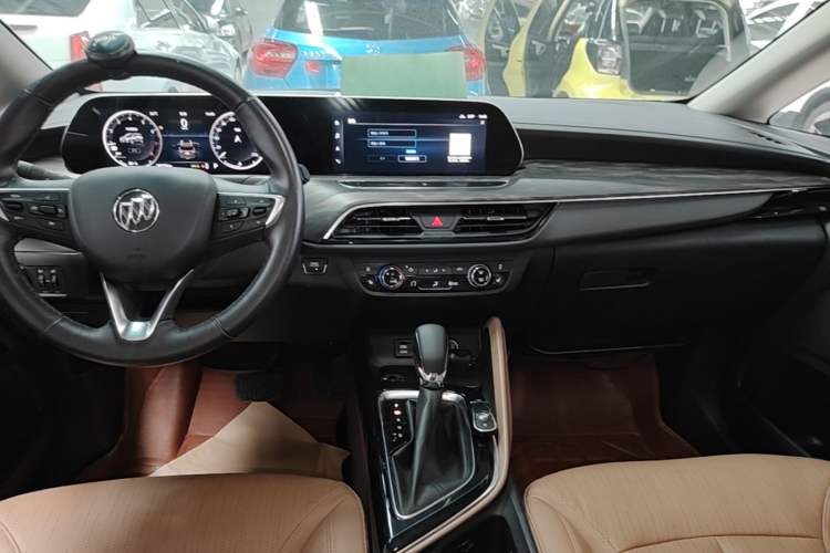 Used Buick GL6 2021 323T Mild Hybrid Connect Luxury Model Audio And AC Panel