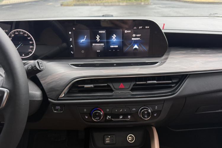Used Buick GL6 2021 323T Mild Hybrid Connect Luxury Model Audio And AC Panel