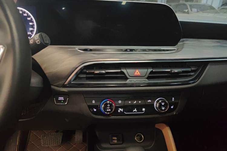 Used Buick GL6 2021 323T Mild Hybrid Connect Luxury Model Audio And AC Panel