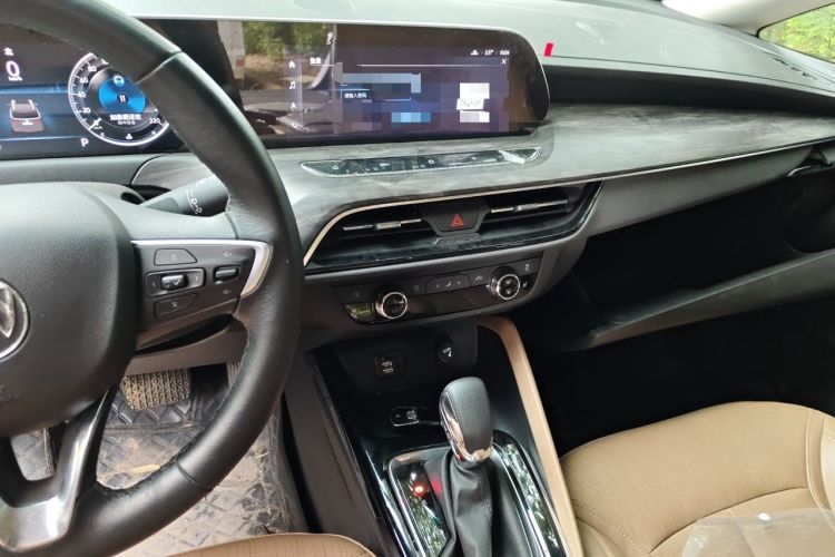 Used Buick GL6 2021 323T Mild Hybrid Connect Luxury Model Audio And AC Panel