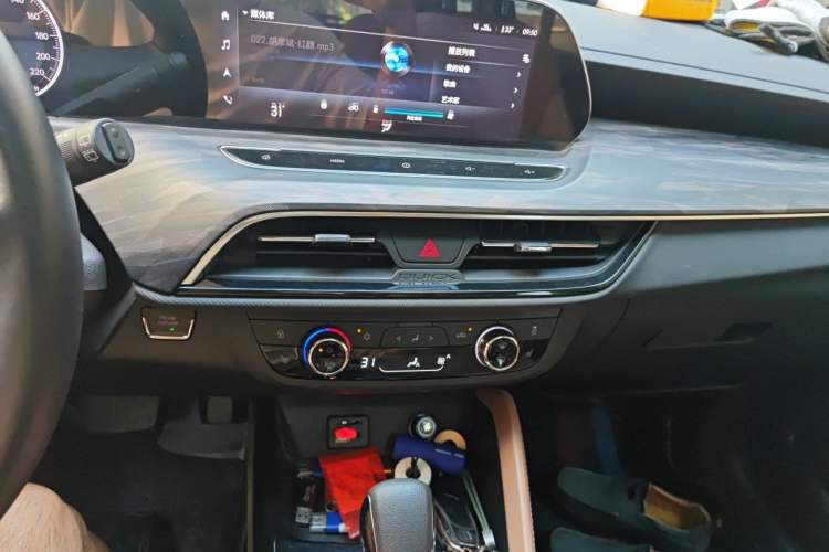 Used Buick GL6 2021 323T Mild Hybrid Connect Luxury Model Audio And AC Panel