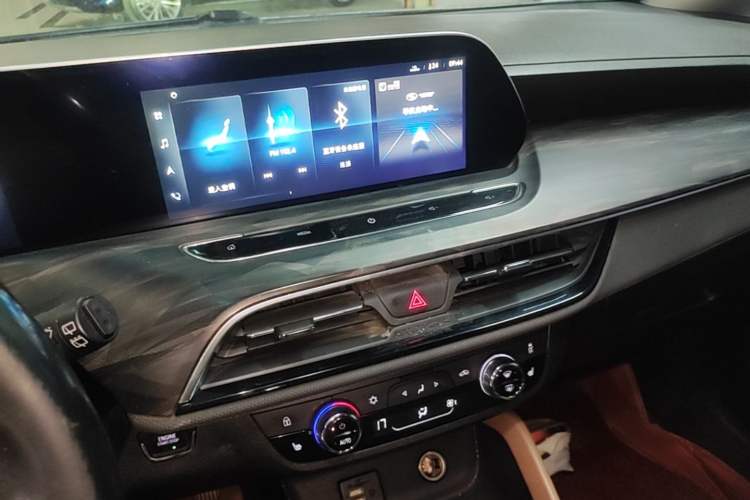 Used Buick GL6 2021 323T Mild Hybrid Connect Luxury Model Audio And AC Panel